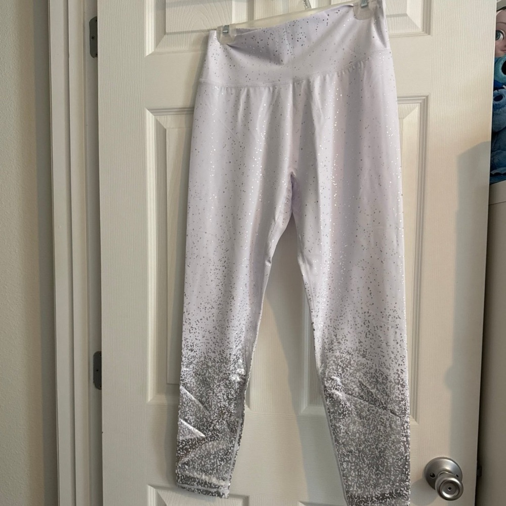 NWT - BuffBunny White to silver ombré